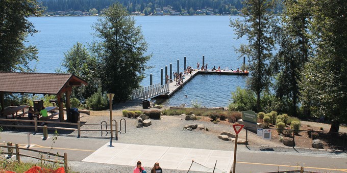 sammamish landing park overviewing the platform and the lake